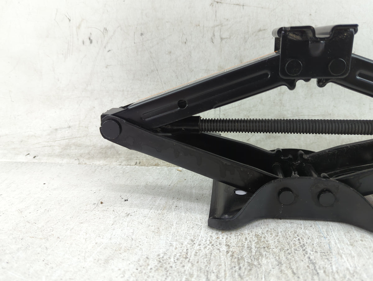 2018 Chevrolet Impala Spare Scissor Car Jack - Oemusedautoparts1.com