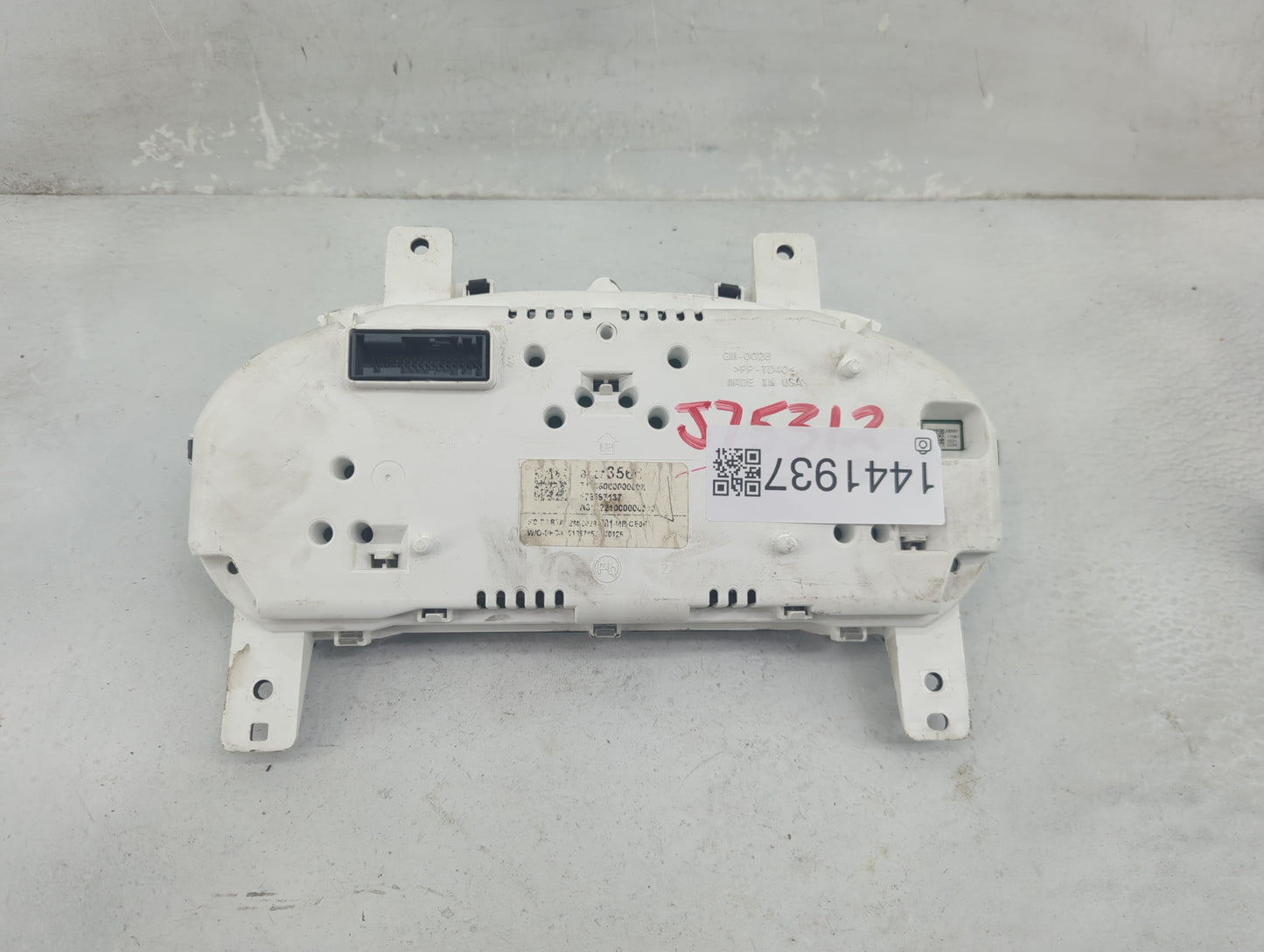 2017-2018 Chevrolet Impala Instrument Cluster Speedometer Gauges P/N:76557137 Fits Fits 2017 2018 OEM Used Auto Parts - Oemu