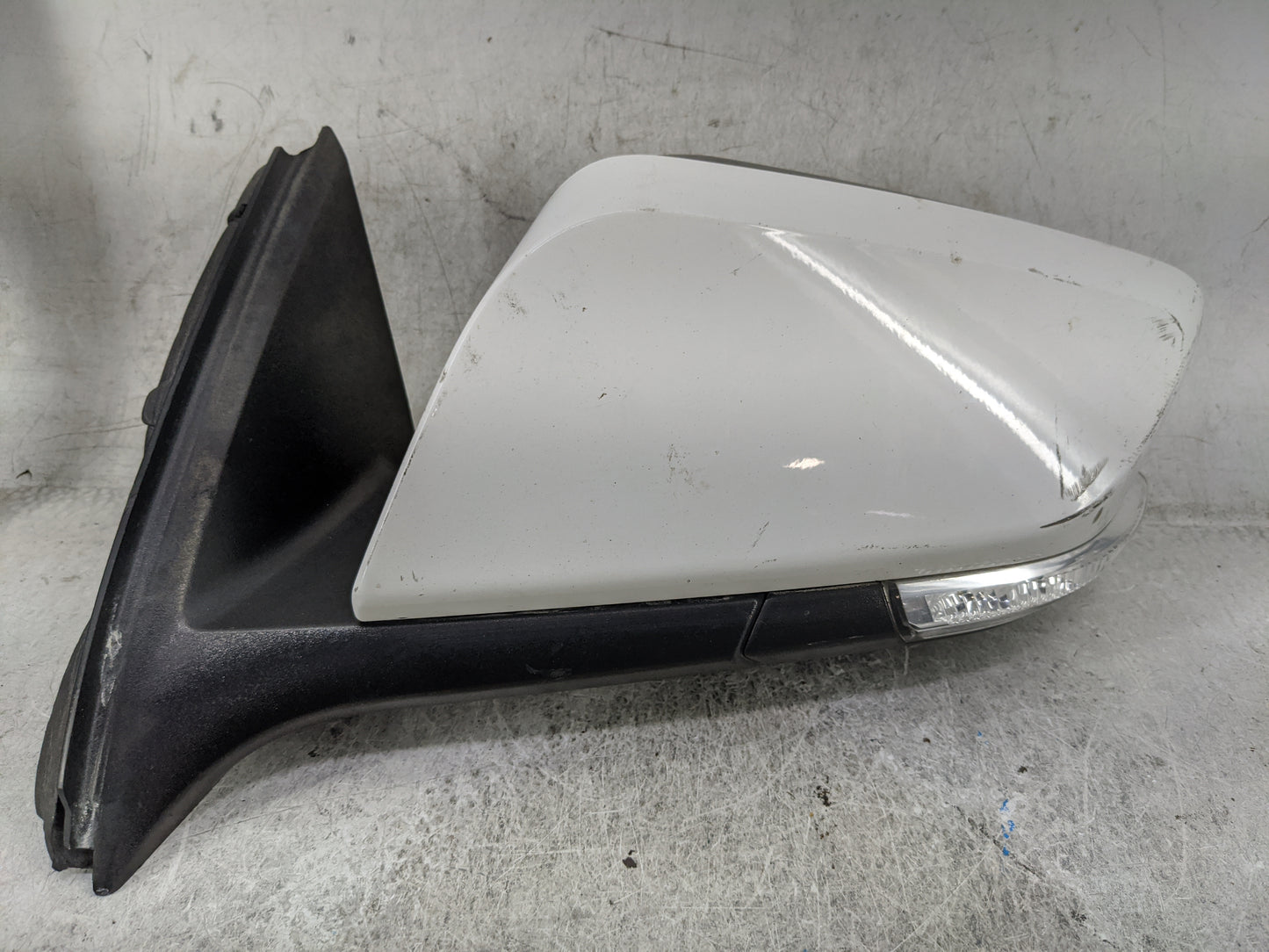 2016-2020 Chevrolet Impala Driver Side View Mirror - Left Door Mirror OEM Used - Oemusedautoparts1.com