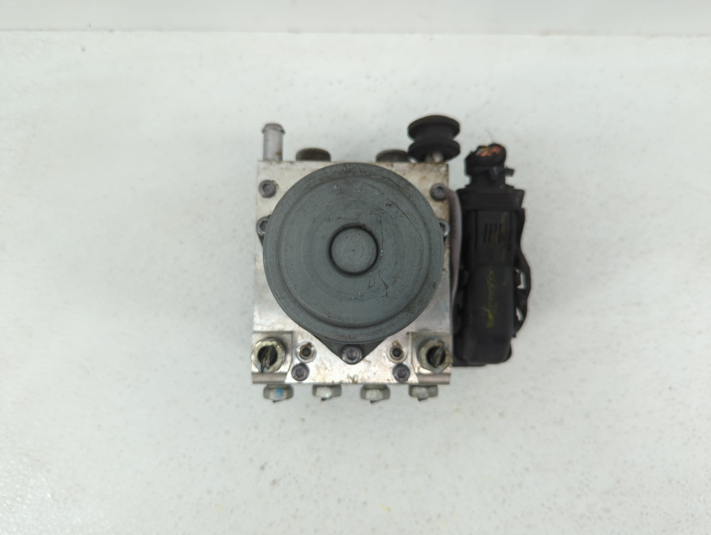 2018 Chevrolet Impala ABS Pump Control Module Replacement P/N:84092226 Fits OEM Used Auto Parts - Oemusedautoparts1.com