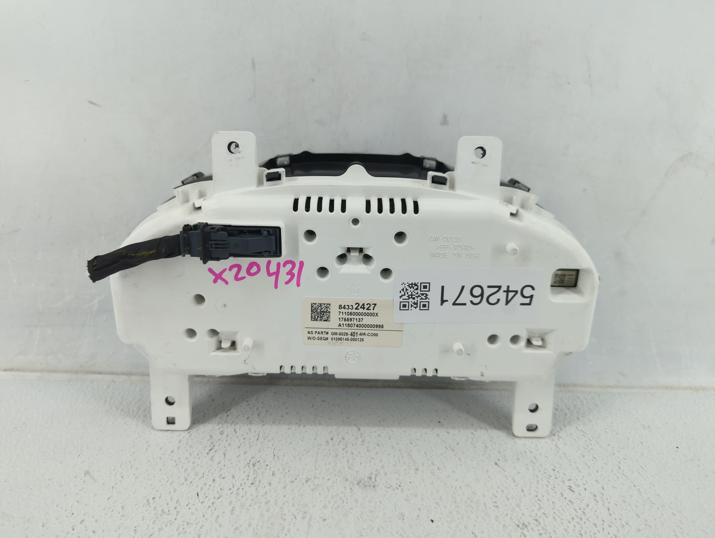 2017-2020 Chevrolet Impala Instrument Cluster Speedometer Gauges P/N:84332427 Fits Fits 2017 2018 2019 2020 OEM Used Auto Pa