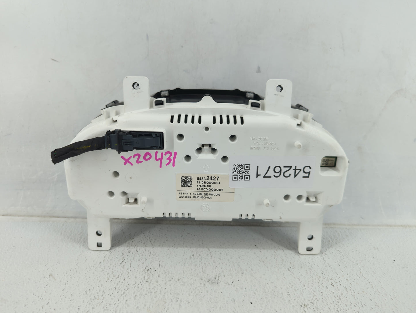 2017-2020 Chevrolet Impala Instrument Cluster Speedometer Gauges P/N:84332427 Fits Fits 2017 2018 2019 2020 OEM Used Auto Pa