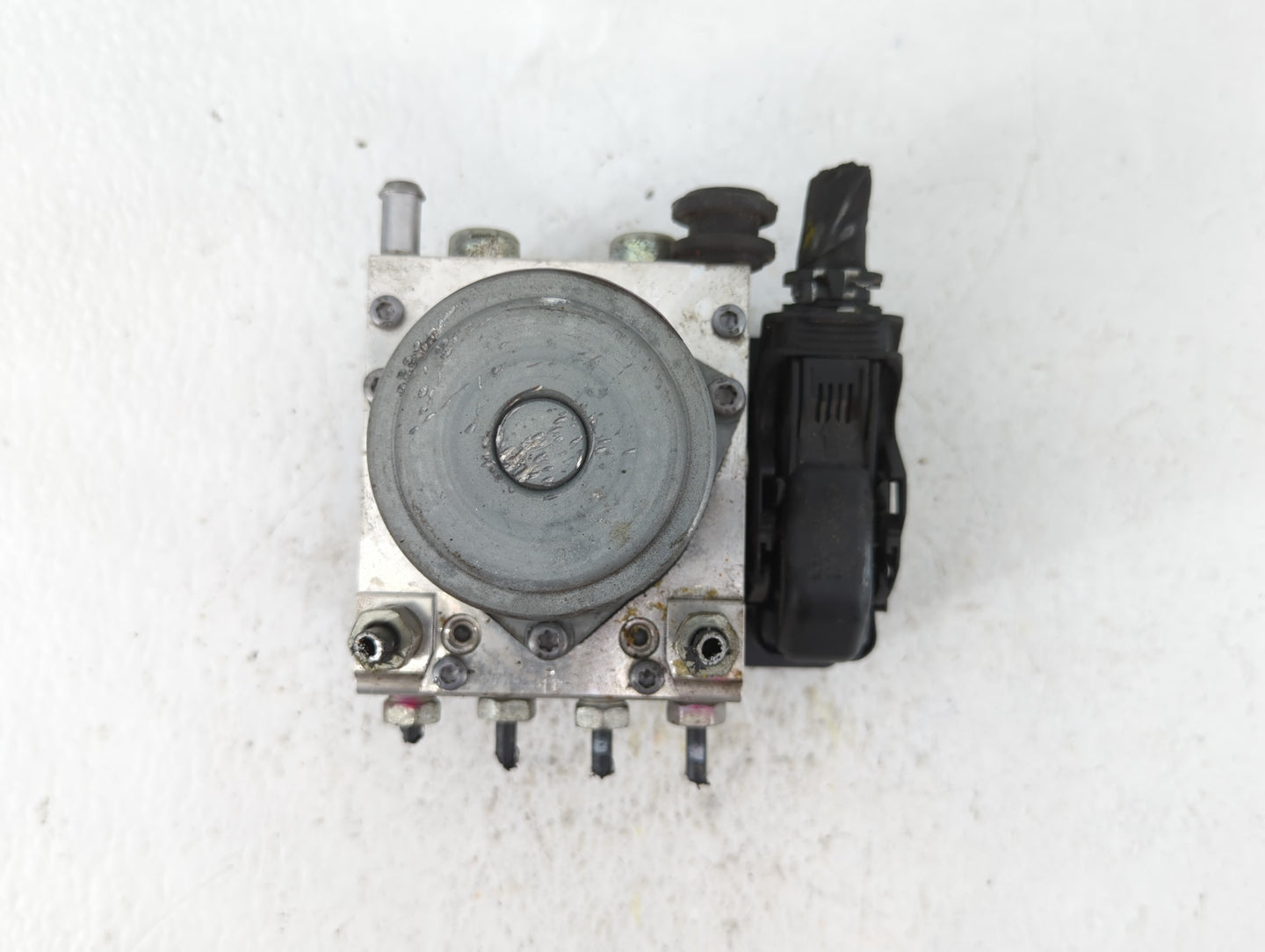 2017-2020 Chevrolet Impala ABS Pump Control Module Replacement P/N:84092226 Fits Fits 2017 2018 2019 2020 OEM Used Auto Part