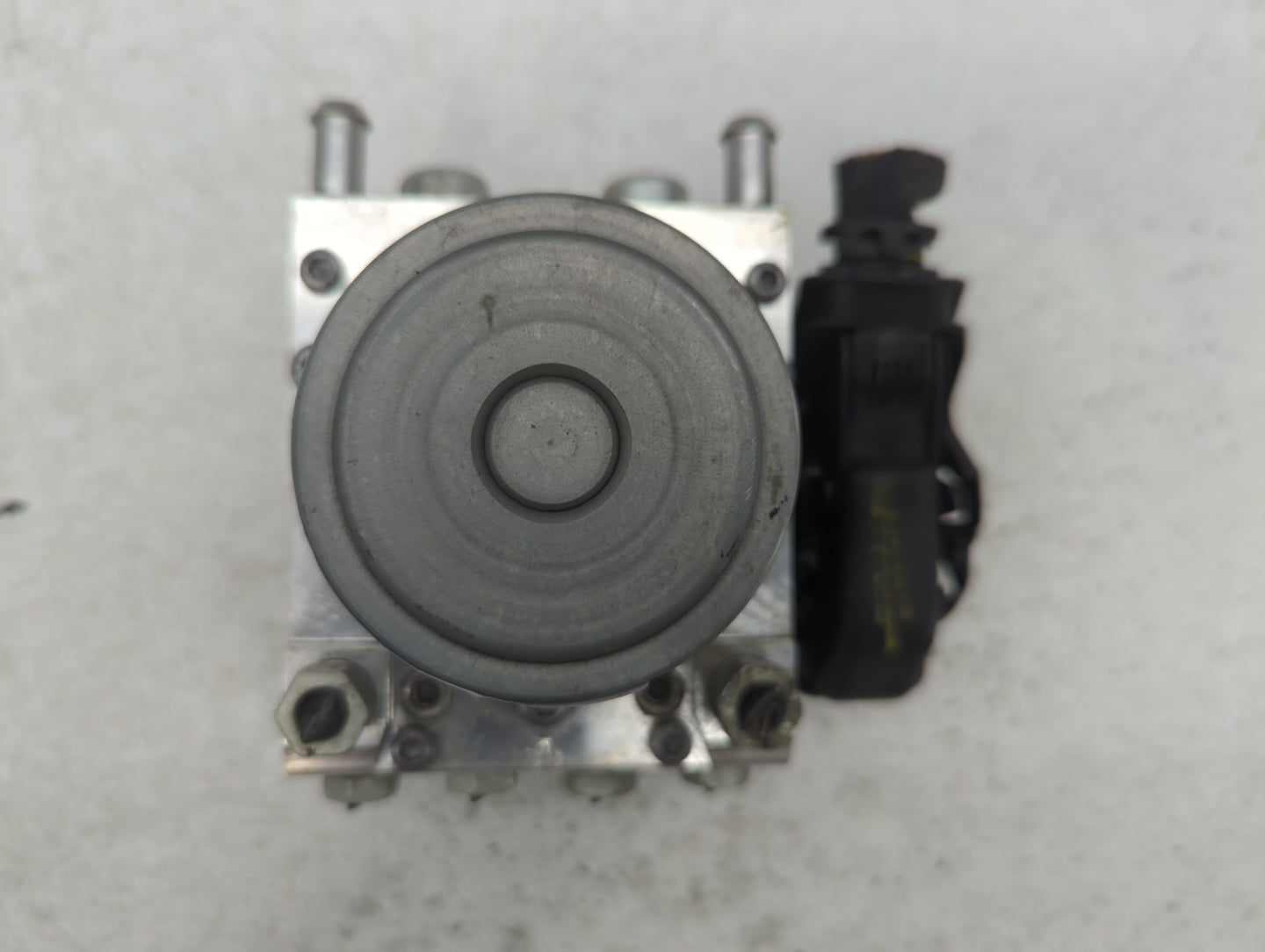 2017-2020 Chevrolet Impala ABS Pump Control Module Replacement P/N:84092226 Fits Fits 2017 2018 2019 2020 OEM Used Auto Part