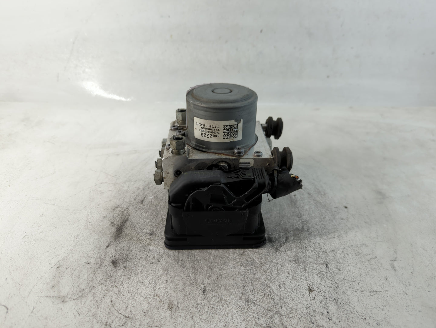2017-2020 Chevrolet Impala ABS Pump Control Module Replacement P/N:84092226 Fits Fits 2017 2018 2019 2020 OEM Used Auto Part