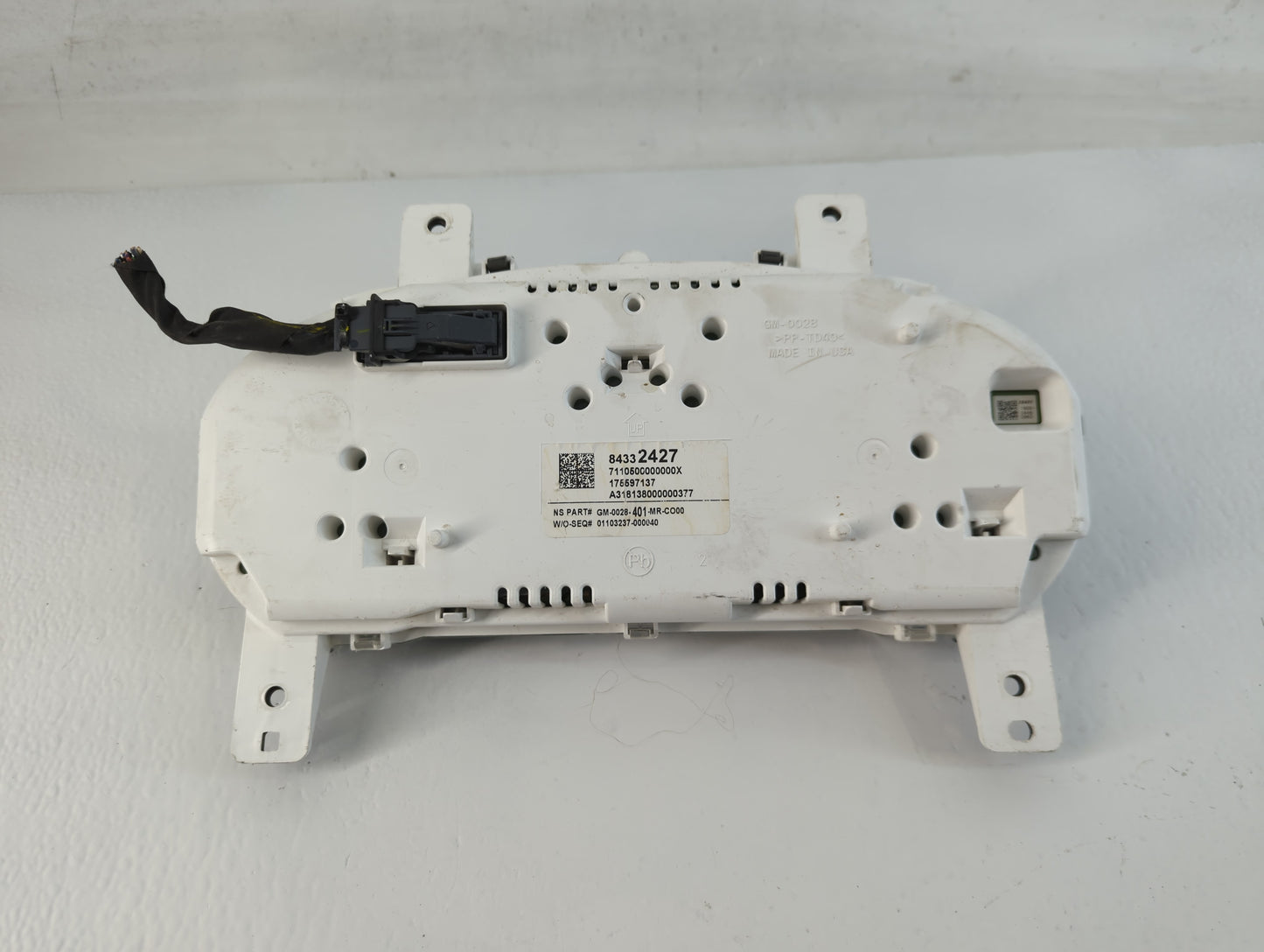 2017-2020 Chevrolet Impala Instrument Cluster Speedometer Gauges P/N:84332427 Fits Fits 2017 2018 2019 2020 OEM Used Auto Pa