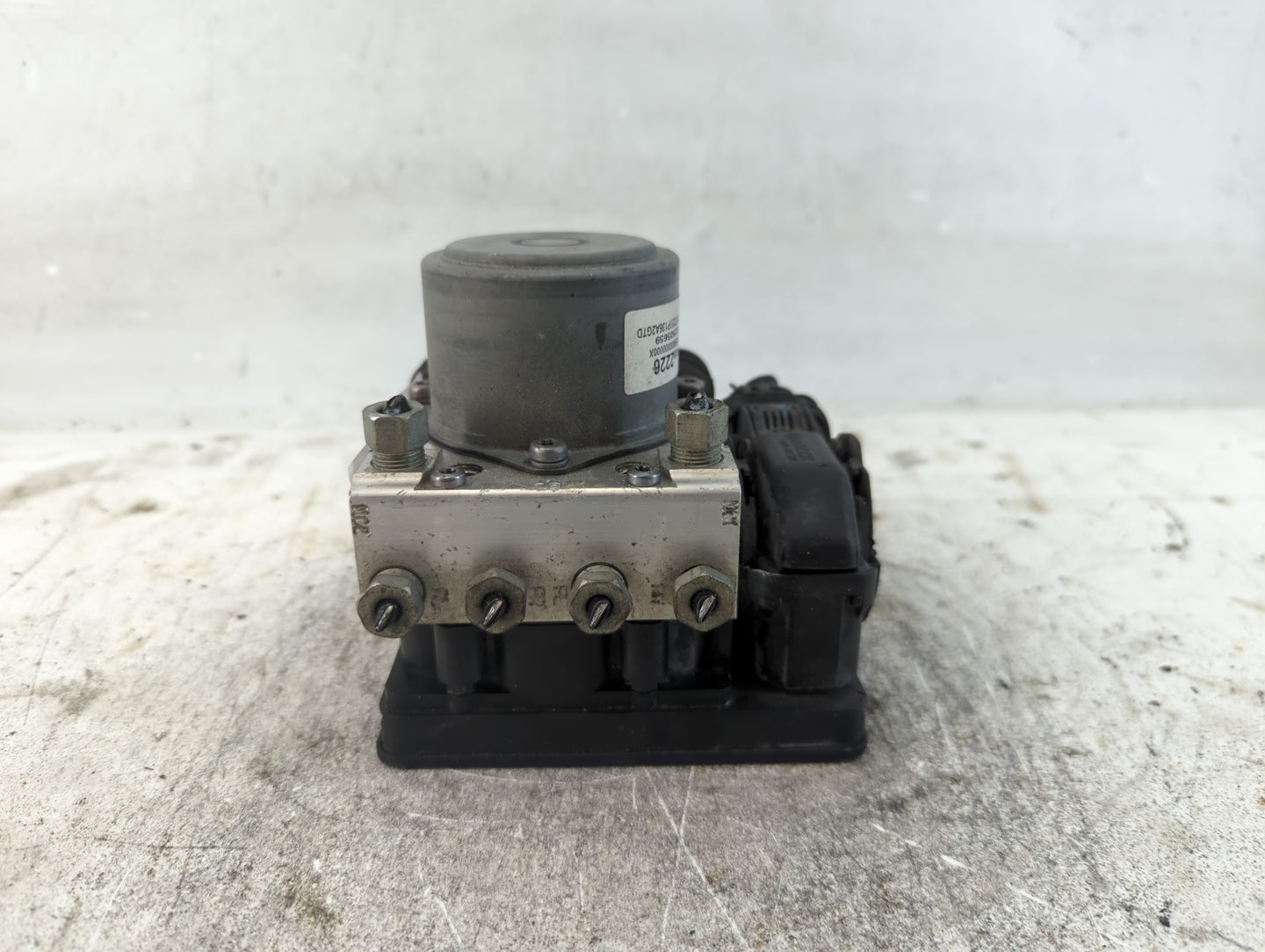 2017-2020 Chevrolet Impala ABS Pump Control Module Replacement P/N:84092226 Fits Fits 2017 2018 2019 2020 OEM Used Auto Part