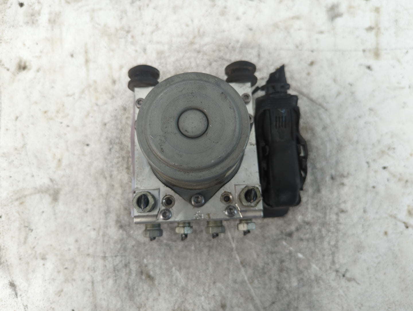 2017-2020 Chevrolet Impala ABS Pump Control Module Replacement P/N:84092226 Fits Fits 2017 2018 2019 2020 OEM Used Auto Part