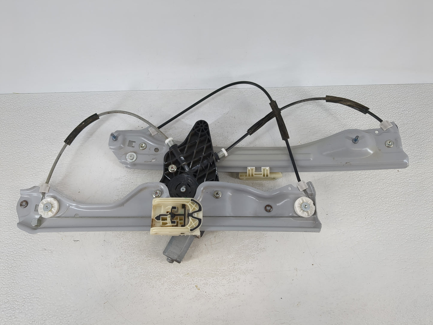 2016-2021 Chevrolet Malibu Passenger Front Right Power Window Motor - Oemusedautoparts1.com