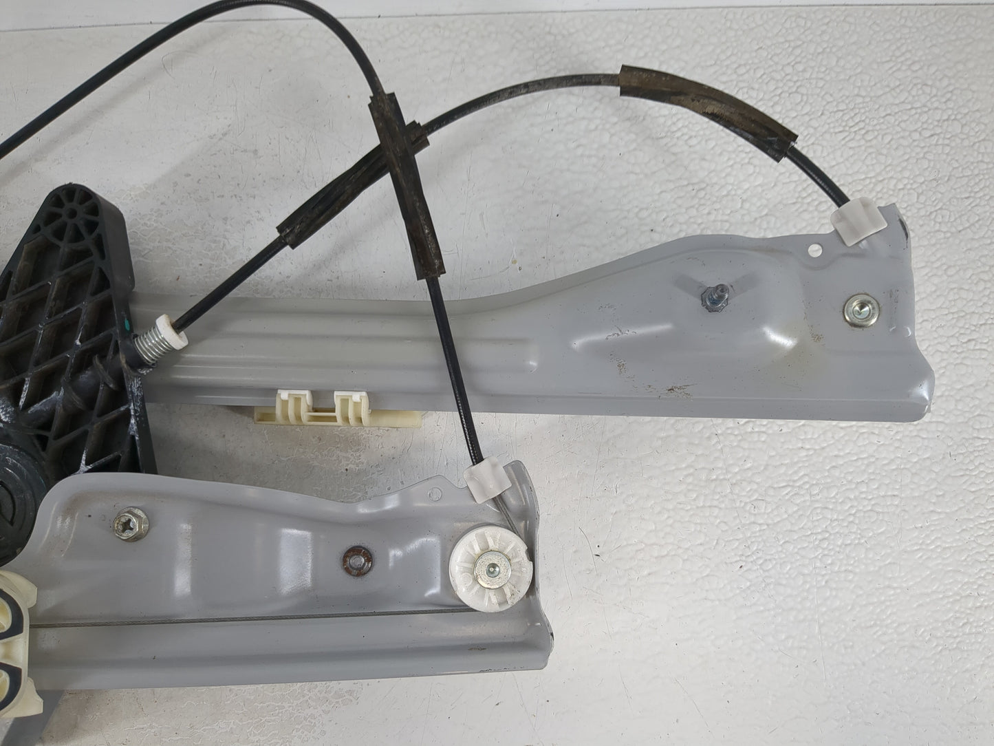 2016-2021 Chevrolet Malibu Passenger Front Right Power Window Motor - Oemusedautoparts1.com