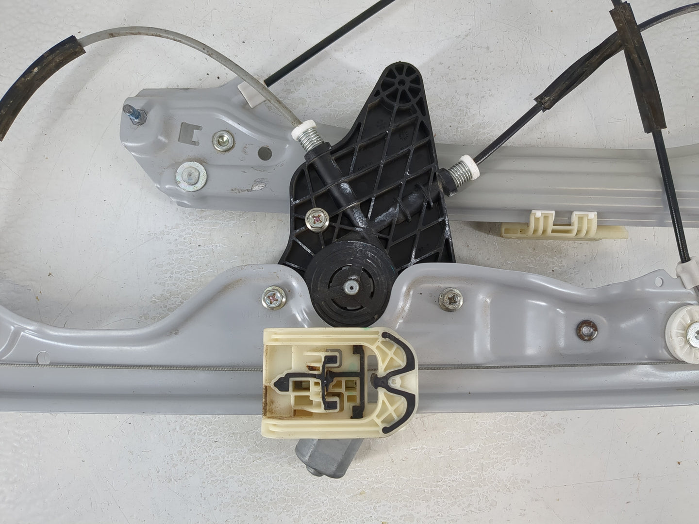 2016-2021 Chevrolet Malibu Passenger Front Right Power Window Motor - Oemusedautoparts1.com