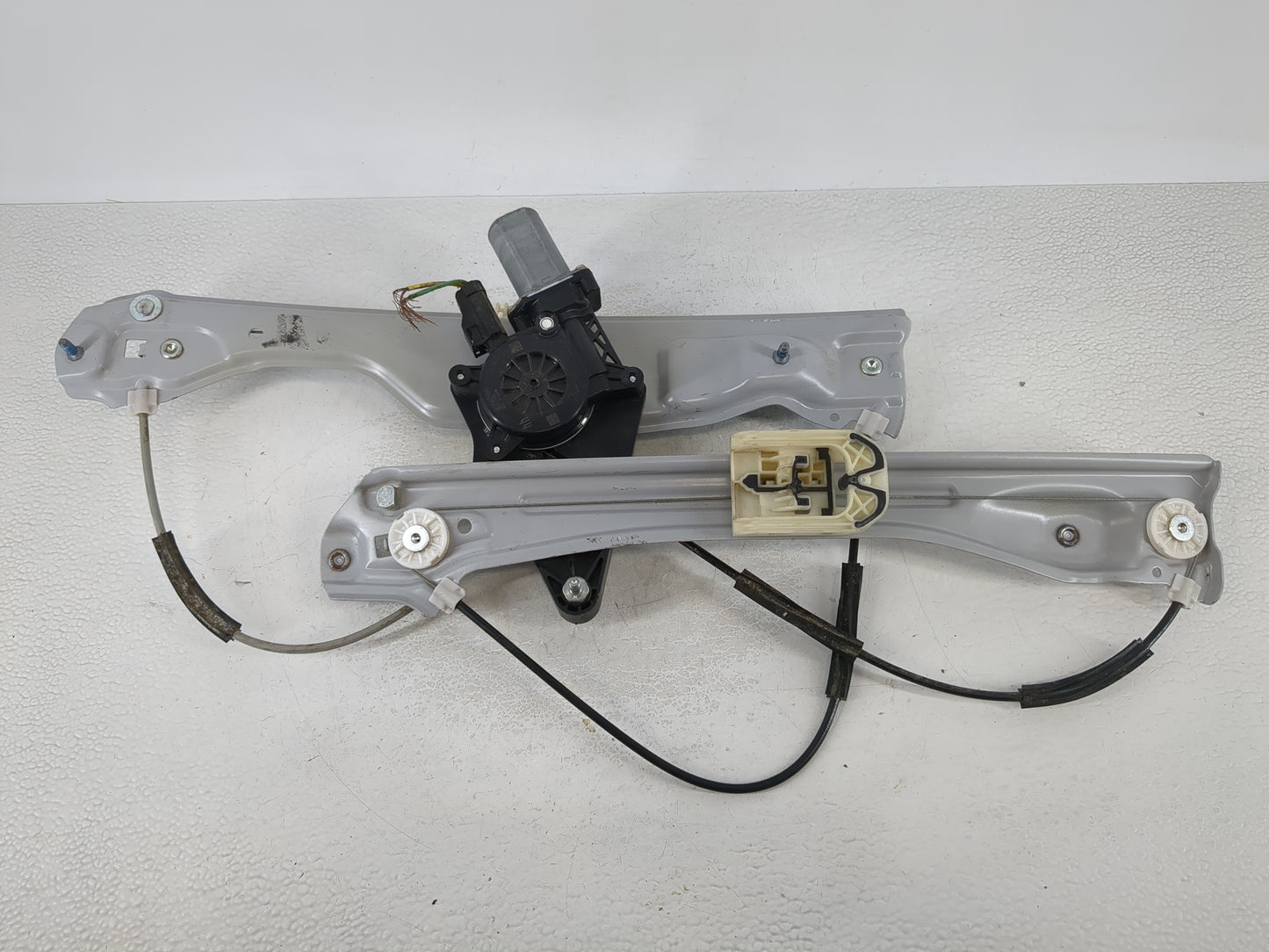 2016-2021 Chevrolet Malibu Passenger Front Right Power Window Motor - Oemusedautoparts1.com