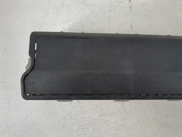 2018 Chevrolet Malibu Air Bag Passenger Right Knee OEM P/N:812481232 23420286 Fits OEM Used Auto Parts