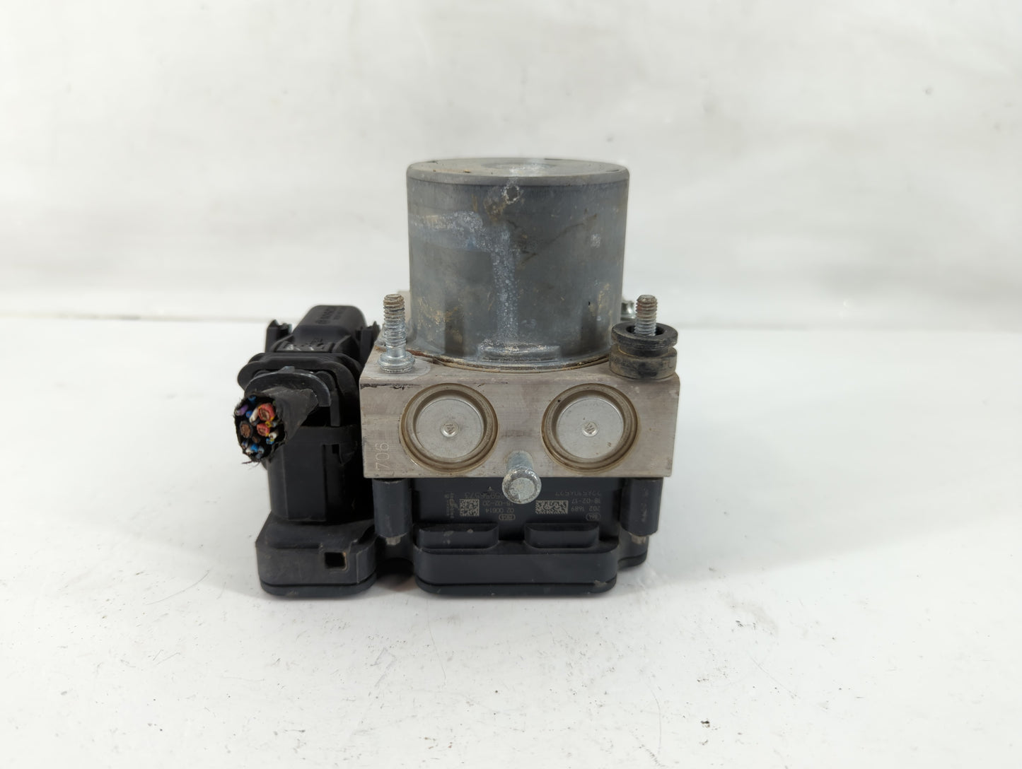 2018 Chevrolet Malibu ABS Pump Control Module Replacement Fits OEM Used Auto Parts - Oemusedautoparts1.com