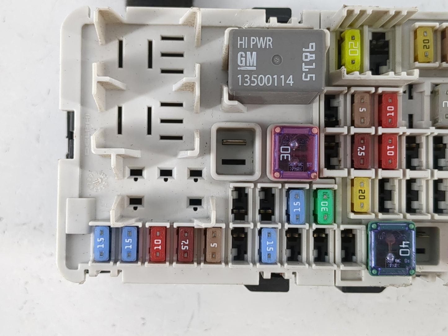 2018 Chevrolet Malibu Fusebox Fuse Box Panel Relay Module Fits OEM Used Auto Parts - Oemusedautoparts1.com