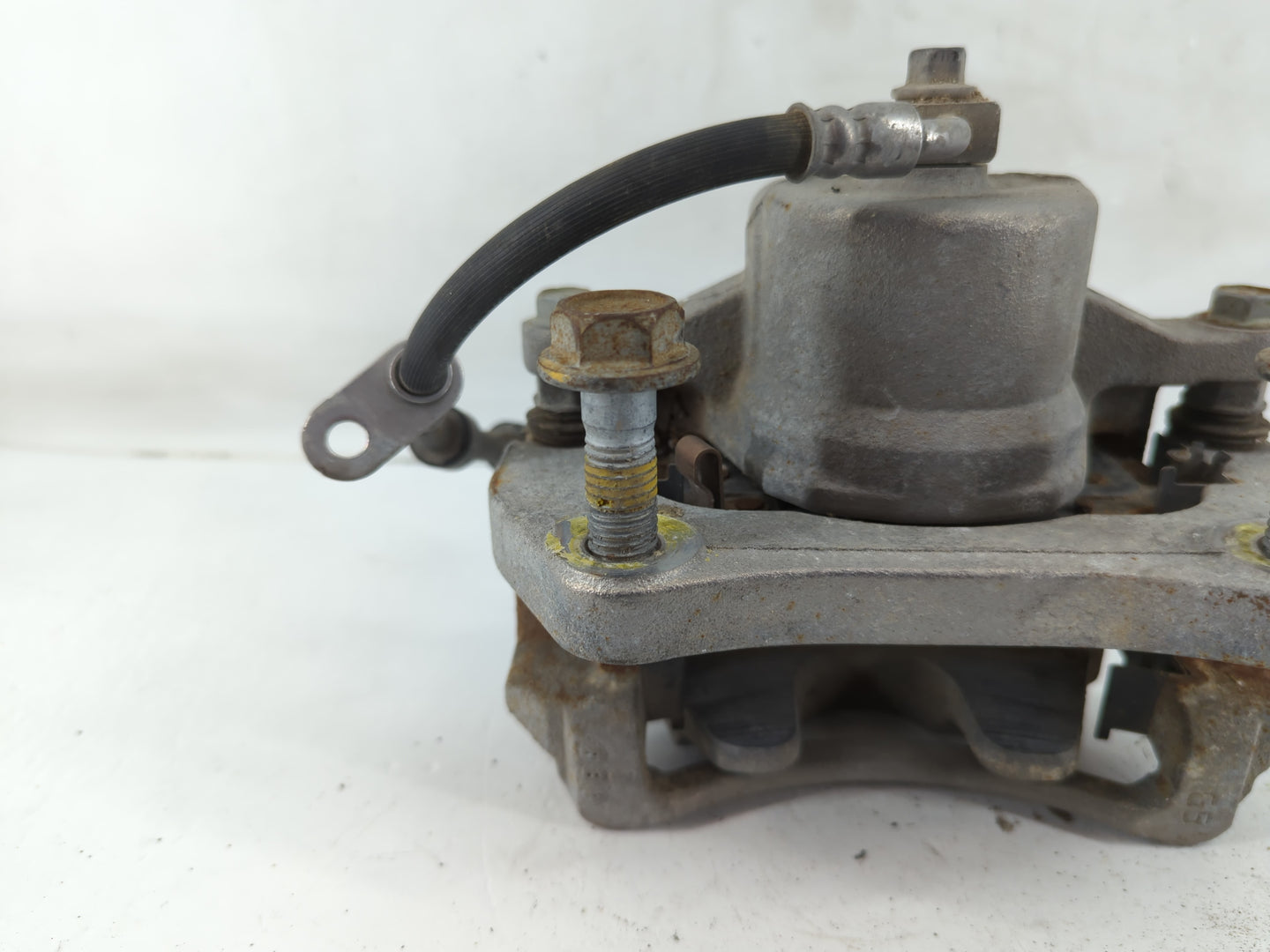 2018 Chevrolet Malibu Front Driver Left Brake Caliper - Oemusedautoparts1.com