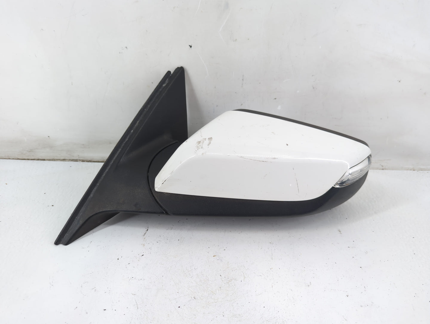 2016-2018 Chevrolet Malibu Driver Side View Mirror - Left Door Mirror OEM Used - Oemusedautoparts1.com