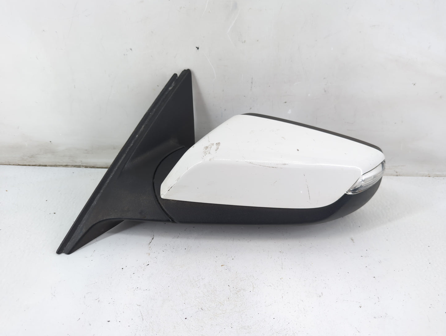 2016-2018 Chevrolet Malibu Driver Side View Mirror - Left Door Mirror OEM Used - Oemusedautoparts1.com