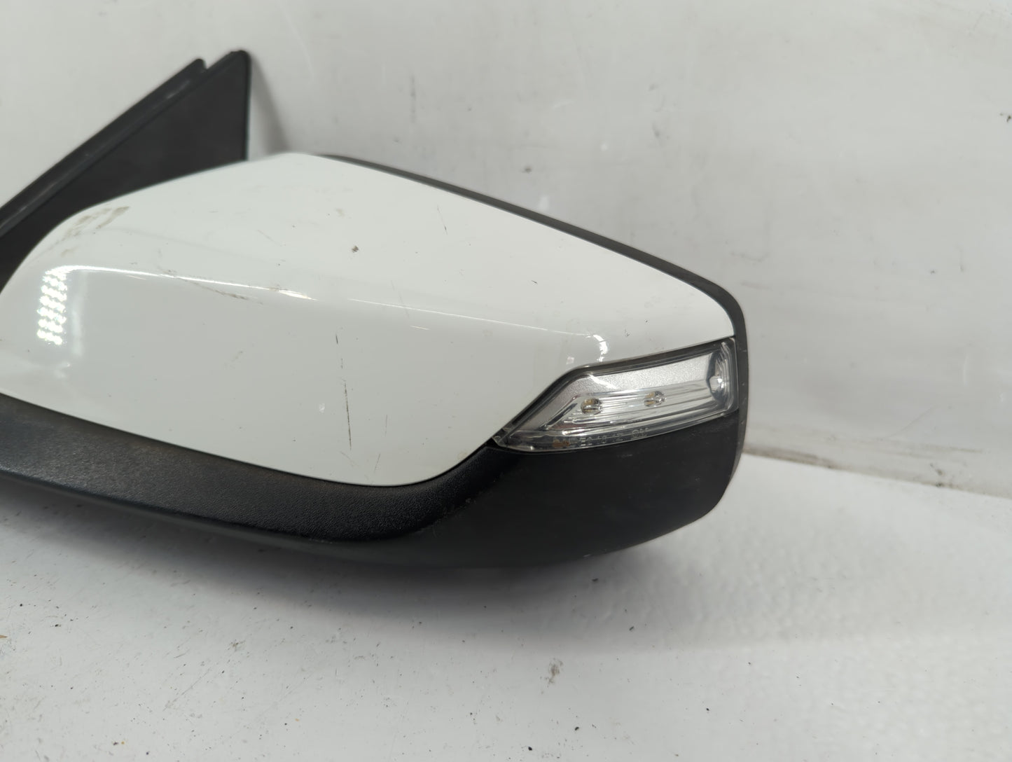 2016-2018 Chevrolet Malibu Driver Side View Mirror - Left Door Mirror OEM Used - Oemusedautoparts1.com
