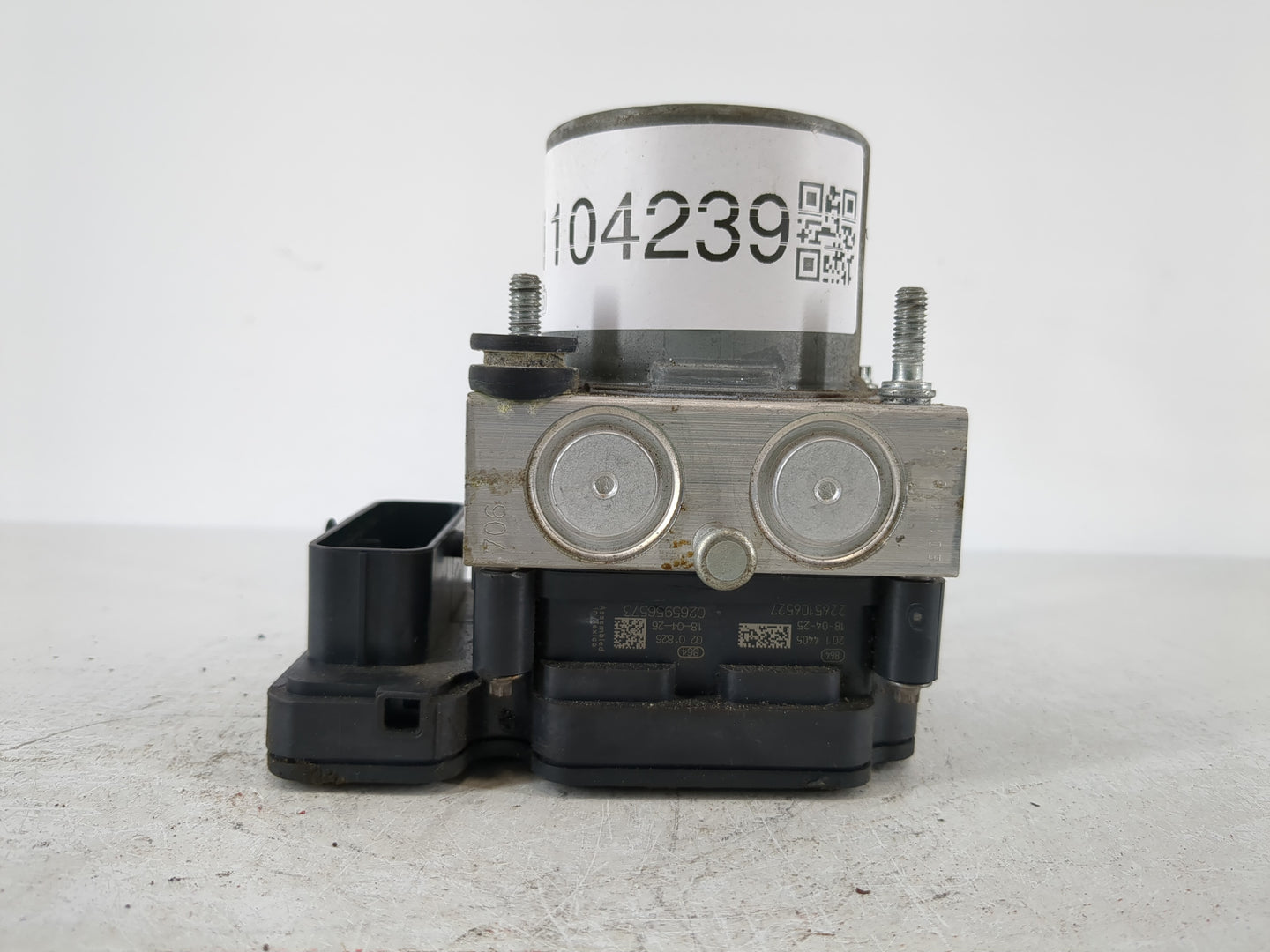 2018 Chevrolet Malibu ABS Pump Control Module Replacement P/N:84325538 Fits OEM Used Auto Parts - Oemusedautoparts1.com