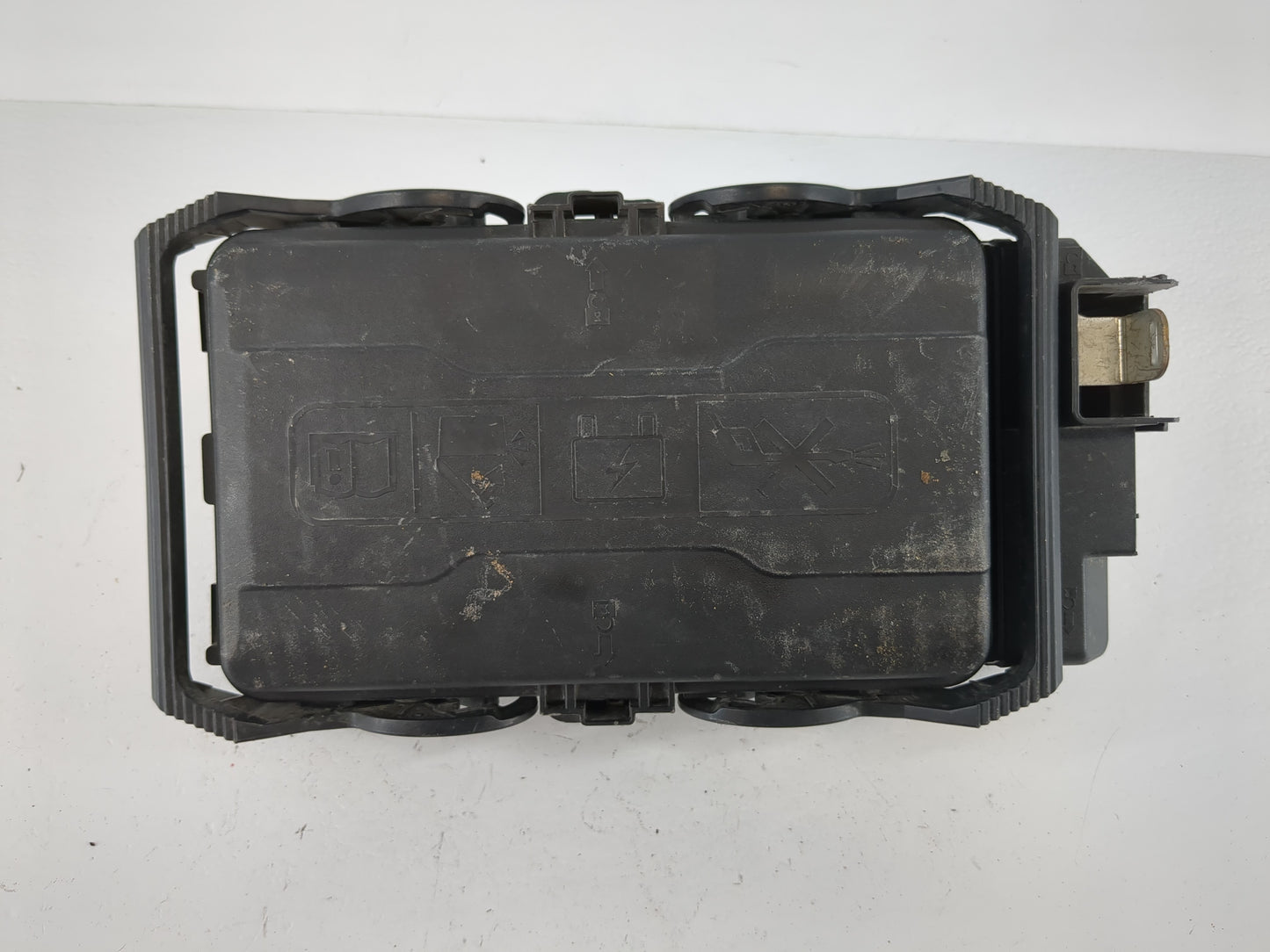 2018-2019 Chevrolet Malibu Fusebox Fuse Box Panel Relay Module P/N:84181107_03 Fits Fits 2018 2019 OEM Used Auto Parts - Oem