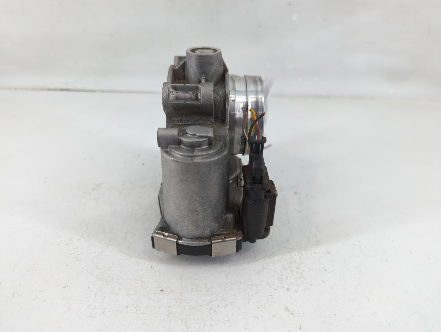 2016-2021 Chevrolet Malibu Throttle Body P/N:12671379AA Fits Fits 2016 2017 2018 2019 2020 2021 2022 OEM Used Auto Parts - O
