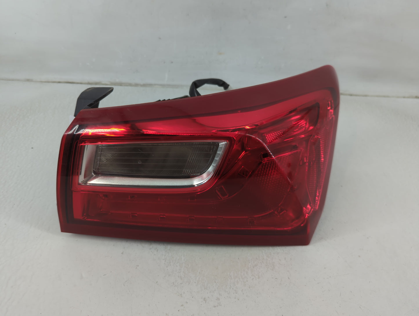 2016-2021 Chevrolet Malibu Tail Light Assembly Passenger Right OEM P/N:84132377 Fits Fits 2016 2017 2018 2019 2020 2021 OEM 