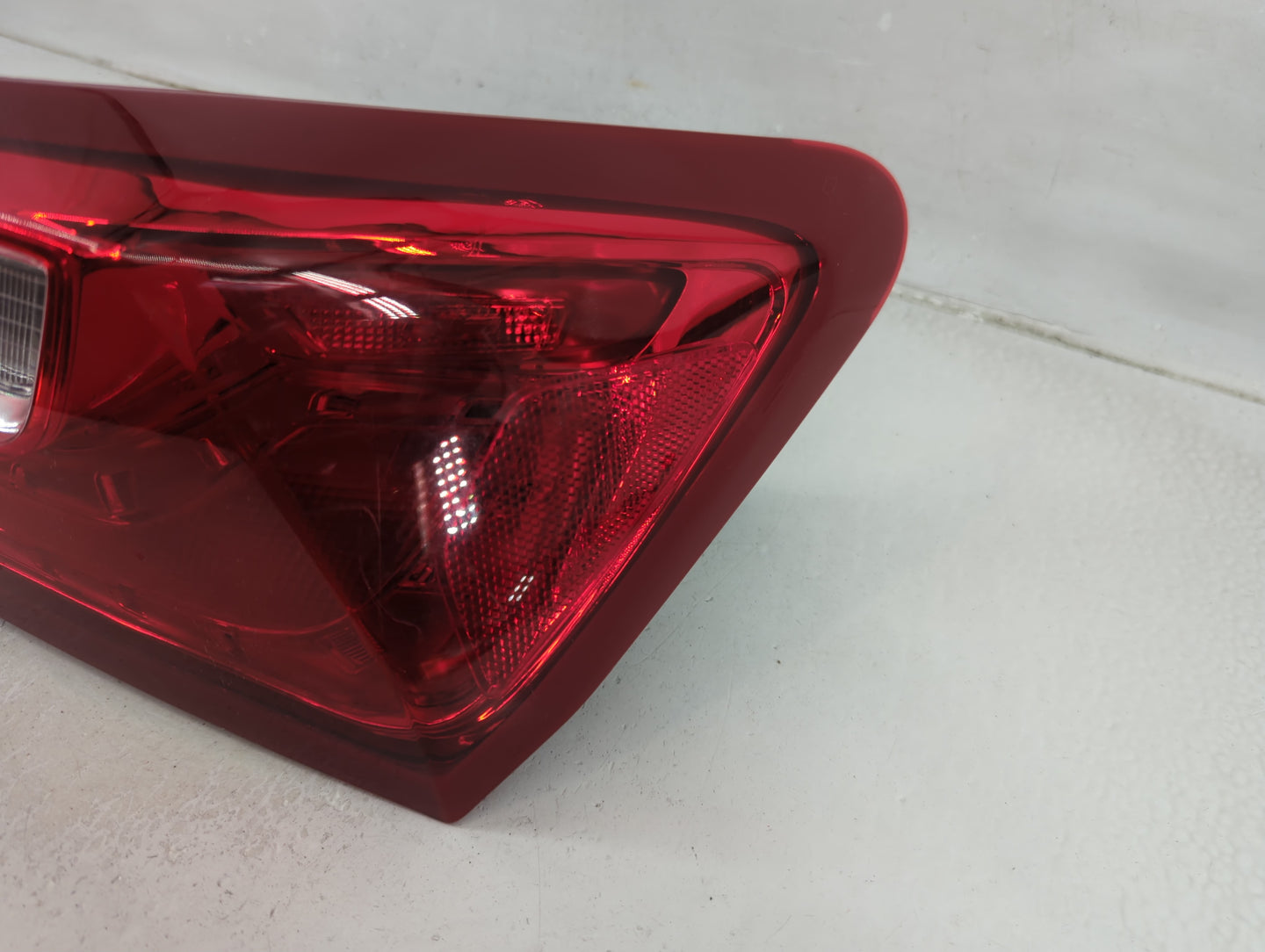 2016-2021 Chevrolet Malibu Tail Light Assembly Passenger Right OEM P/N:84132377 Fits Fits 2016 2017 2018 2019 2020 2021 OEM 