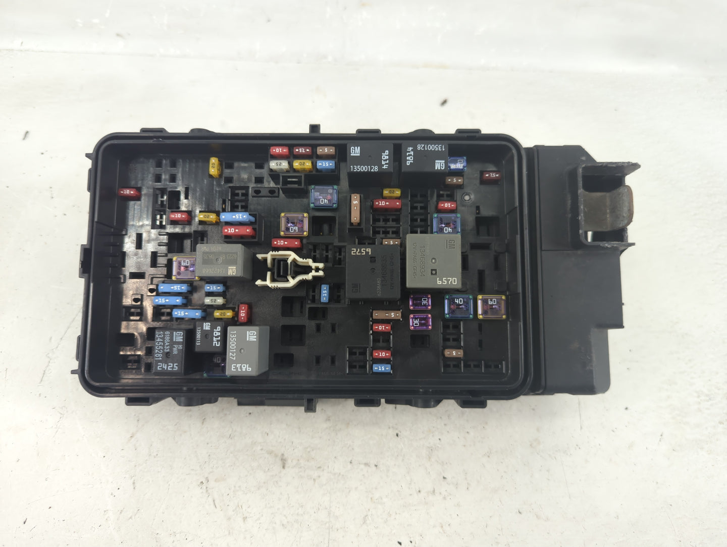2017-2018 Chevrolet Malibu Fusebox Fuse Box Panel Relay Module Fits Fits 2017 2018 OEM Used Auto Parts - Oemusedautoparts1.c