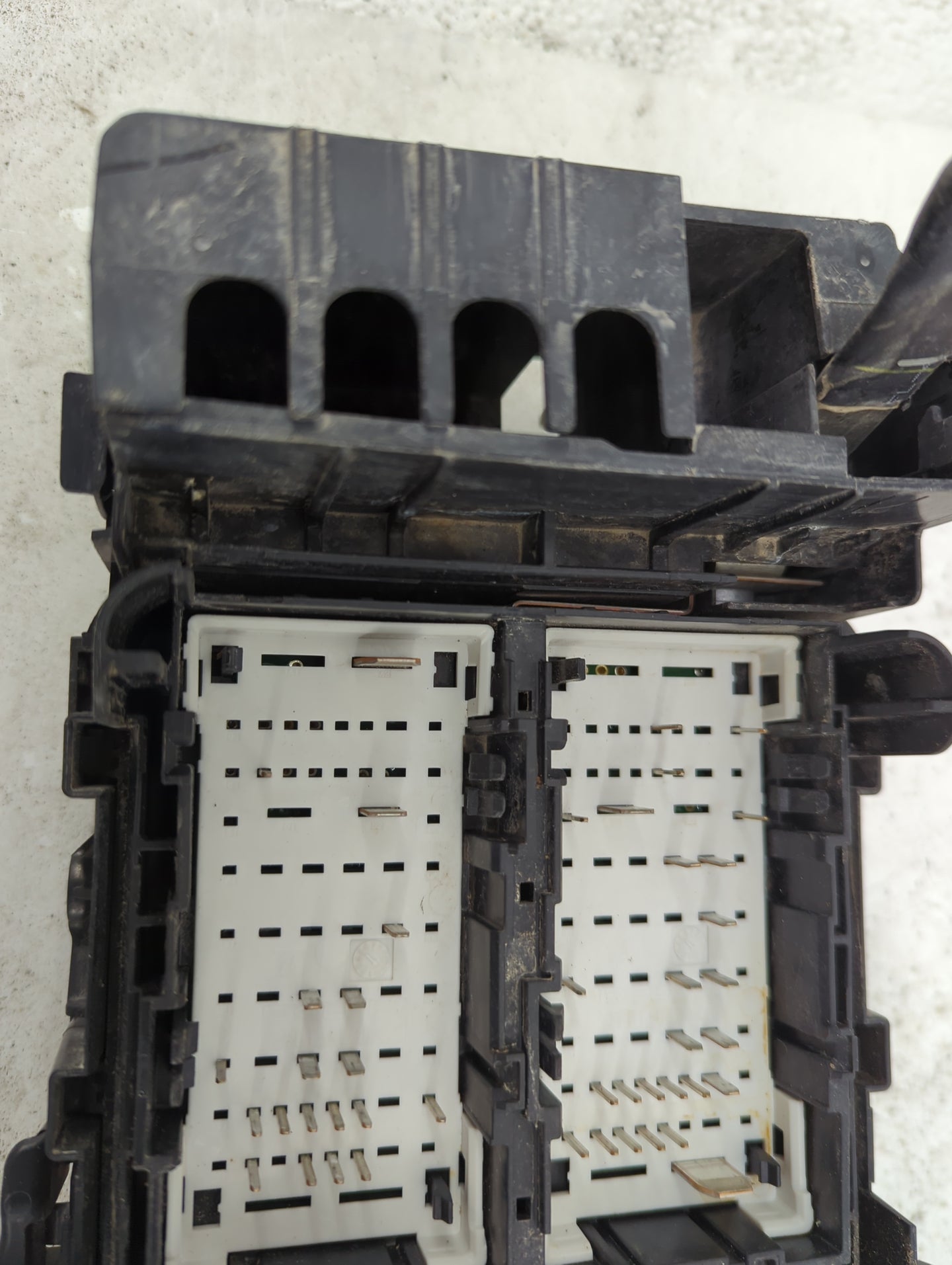 2017-2018 Chevrolet Malibu Fusebox Fuse Box Panel Relay Module P/N:84144635-01 Fits Fits 2017 2018 OEM Used Auto Parts - Oem