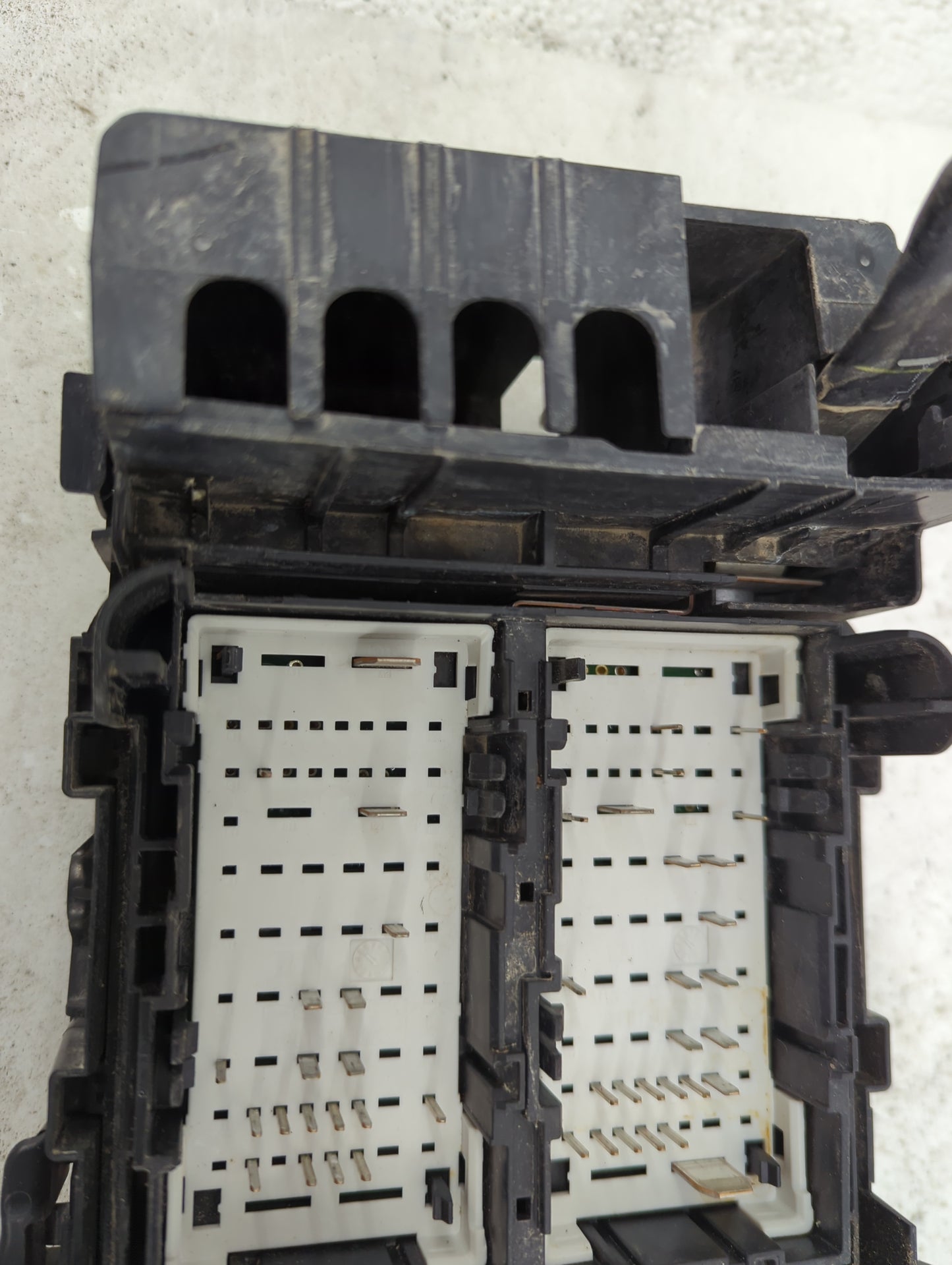 2017-2018 Chevrolet Malibu Fusebox Fuse Box Panel Relay Module P/N:84144635-01 Fits Fits 2017 2018 OEM Used Auto Parts - Oem