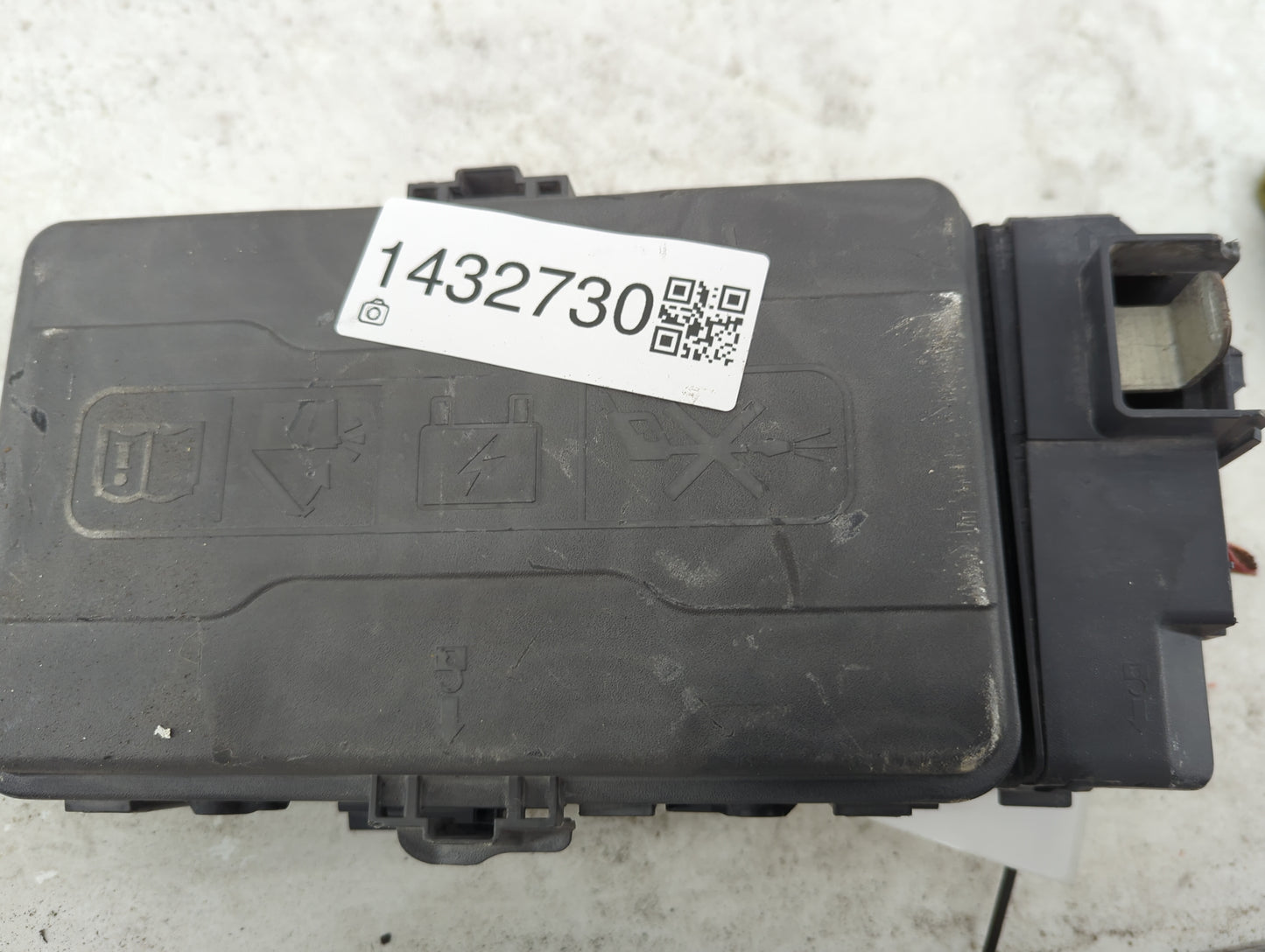 2017-2018 Chevrolet Malibu Fusebox Fuse Box Panel Relay Module P/N:84144635-01 Fits Fits 2017 2018 OEM Used Auto Parts - Oem