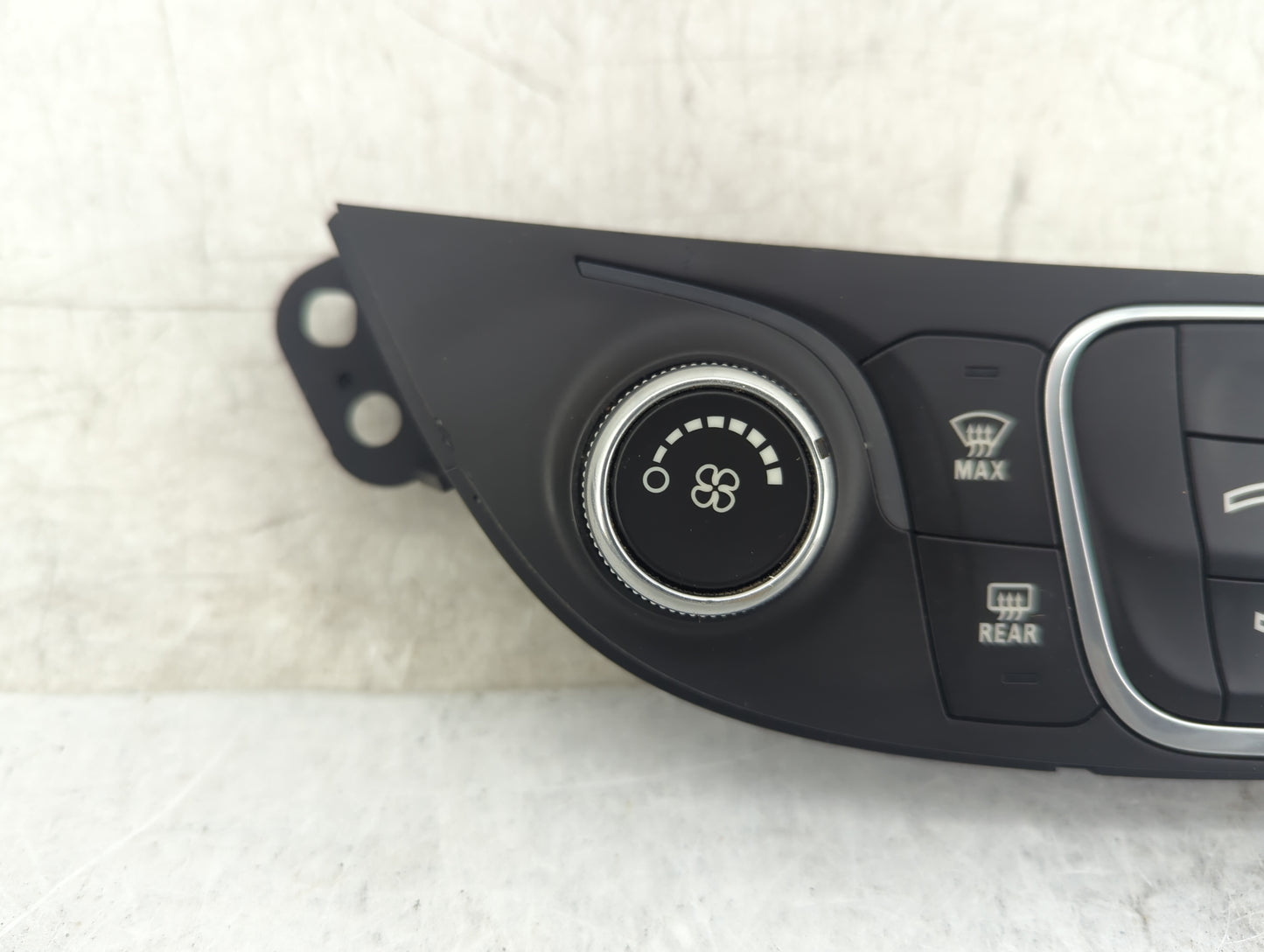 2018 Chevrolet Malibu Climate Control Module Temperature AC/Heater Replacement P/N:84105597 Fits OEM Used Auto Parts - Oemus