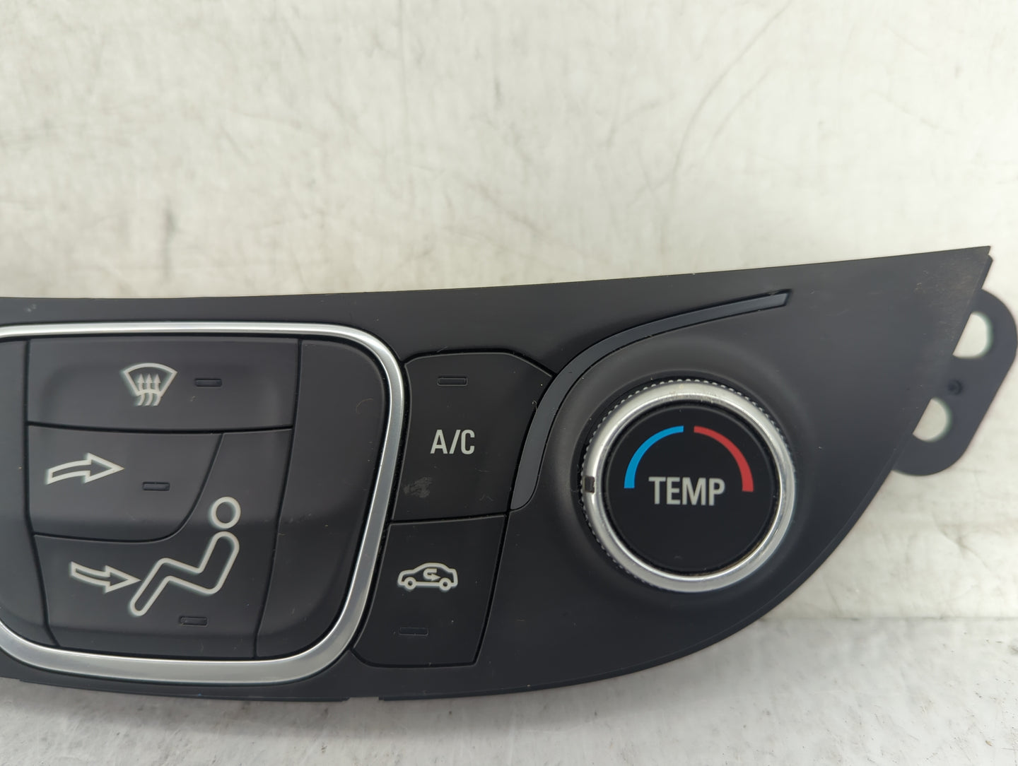 2018 Chevrolet Malibu Climate Control Module Temperature AC/Heater Replacement P/N:84105597 Fits OEM Used Auto Parts - Oemus