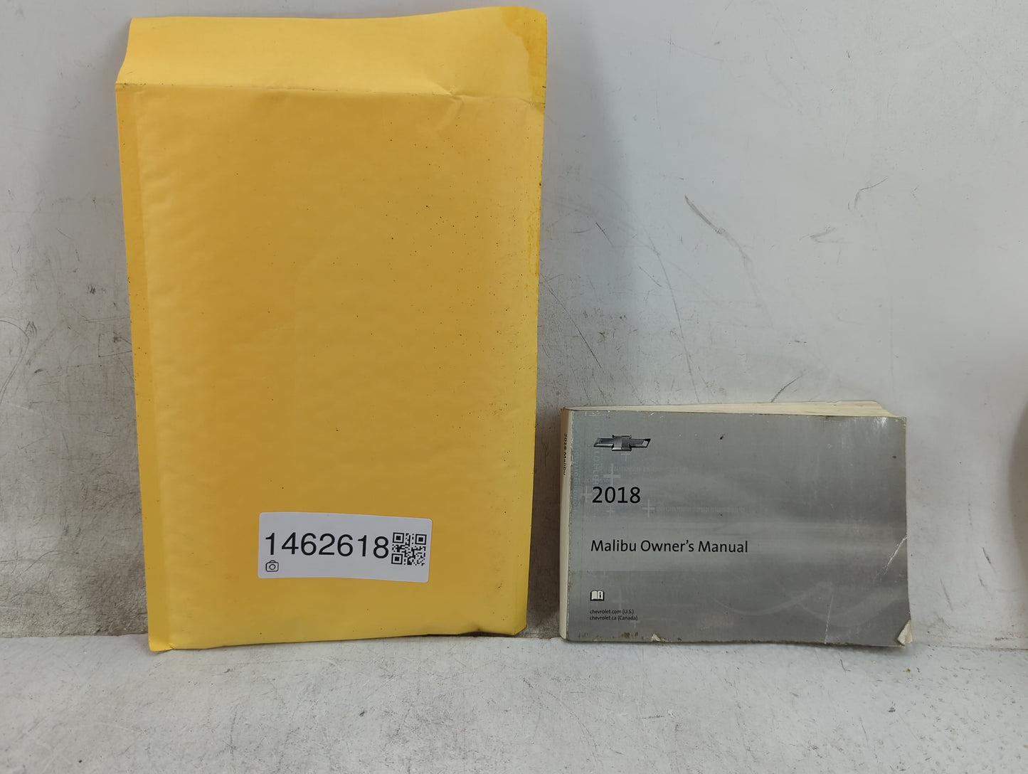 2018 Chevrolet Malibu Owners Manual Book Guide P/N:23378946 B OEM Used Auto Parts - Oemusedautoparts1.com
