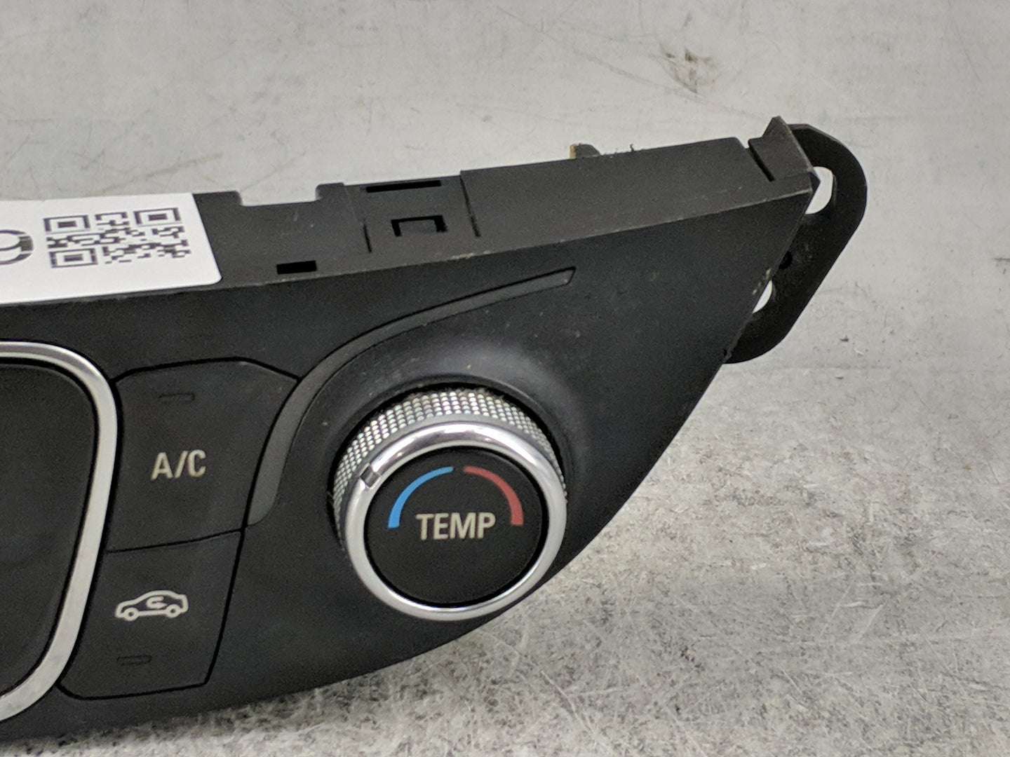 2018 Chevrolet Malibu Climate Control Module Temperature AC/Heater Replacement P/N:84105597 7370200000000X, 000235226 Fits O