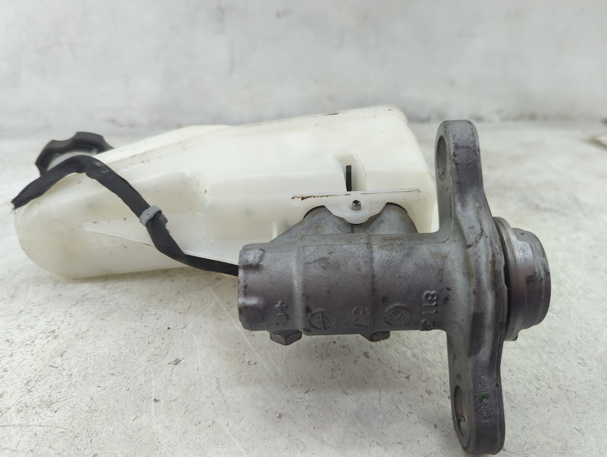 2016-2021 Chevrolet Malibu Brake Master Cylinder 1515953 - Oemusedautoparts1.com