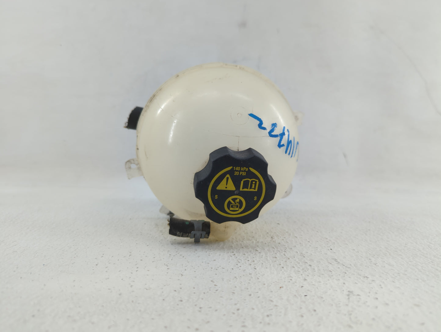 2016 Chevrolet Malibu Radiator Coolant Overflow Expansion Tank Bottle 339476 - Oemusedautoparts1.com