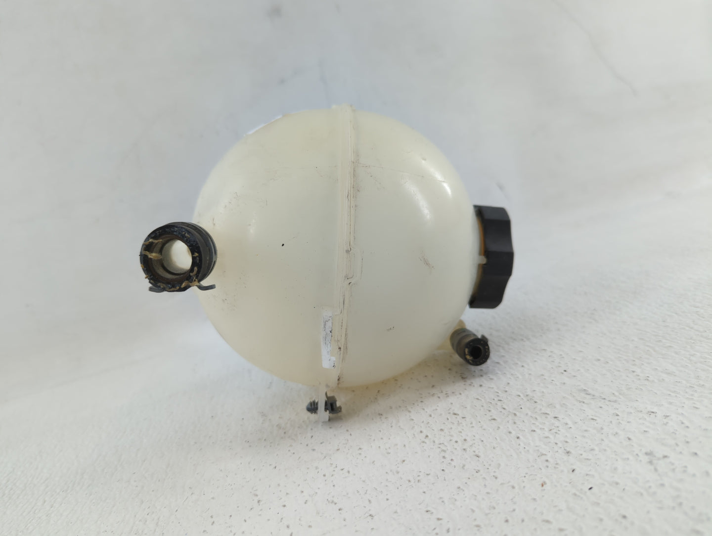 2016 Chevrolet Malibu Radiator Coolant Overflow Expansion Tank Bottle 339476 - Oemusedautoparts1.com