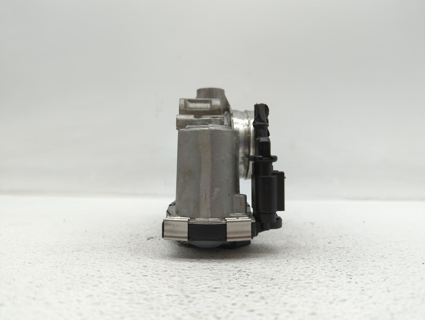 2016-2019 Chevrolet Malibu Throttle Body P/N:12671379AA Fits Fits 2016 2017 2018 2019 OEM Used Auto Parts - Oemusedautoparts