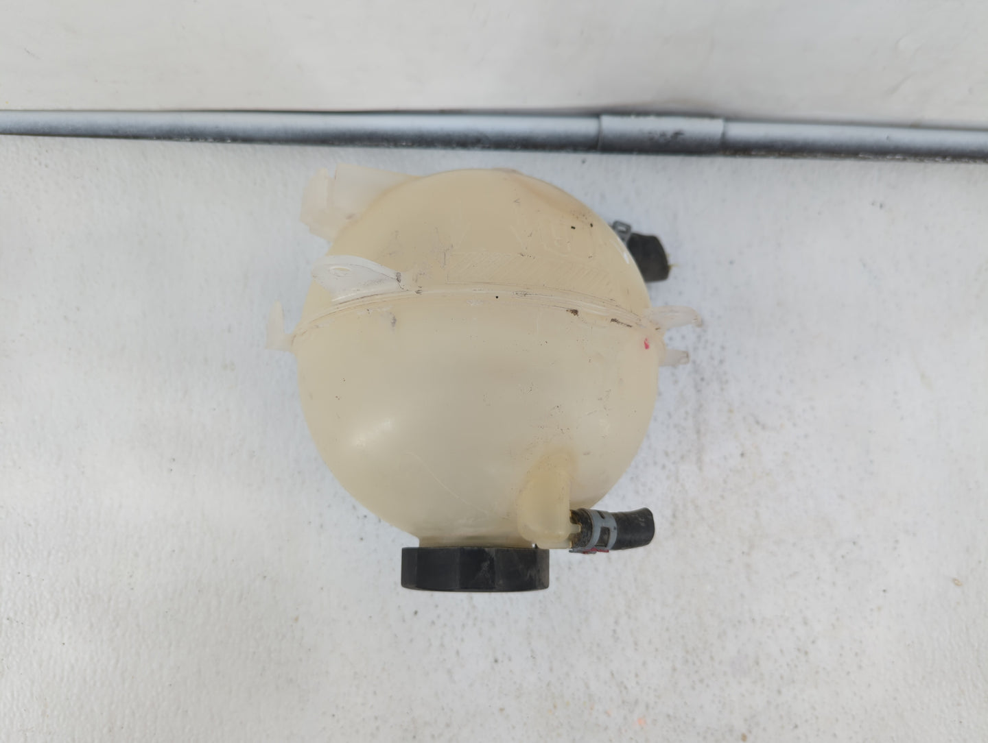 2016 Chevrolet Malibu Radiator Coolant Overflow Expansion Tank Bottle 362177 - Oemusedautoparts1.com