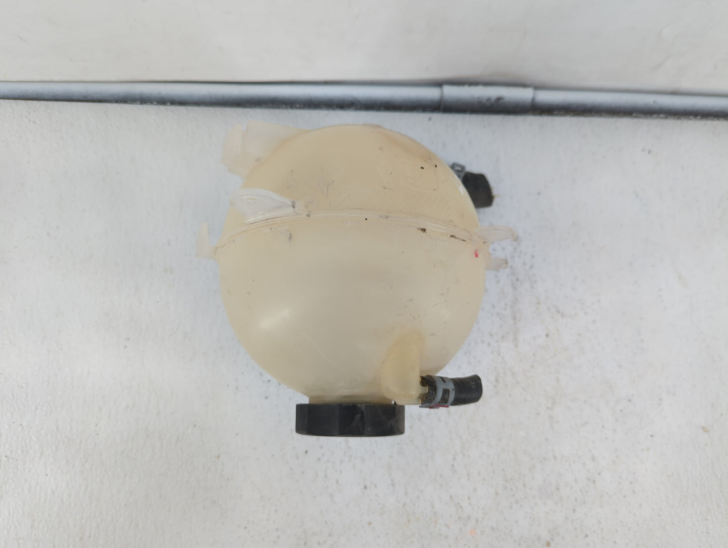 2016 Chevrolet Malibu Radiator Coolant Overflow Expansion Tank Bottle 362177 - Oemusedautoparts1.com