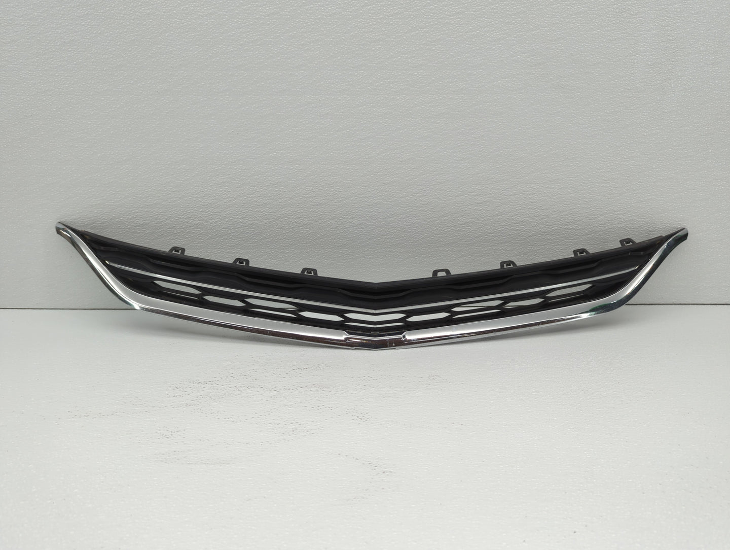 2016-2018 Chevrolet Malibu Front Bumper Grille Cover - Oemusedautoparts1.com