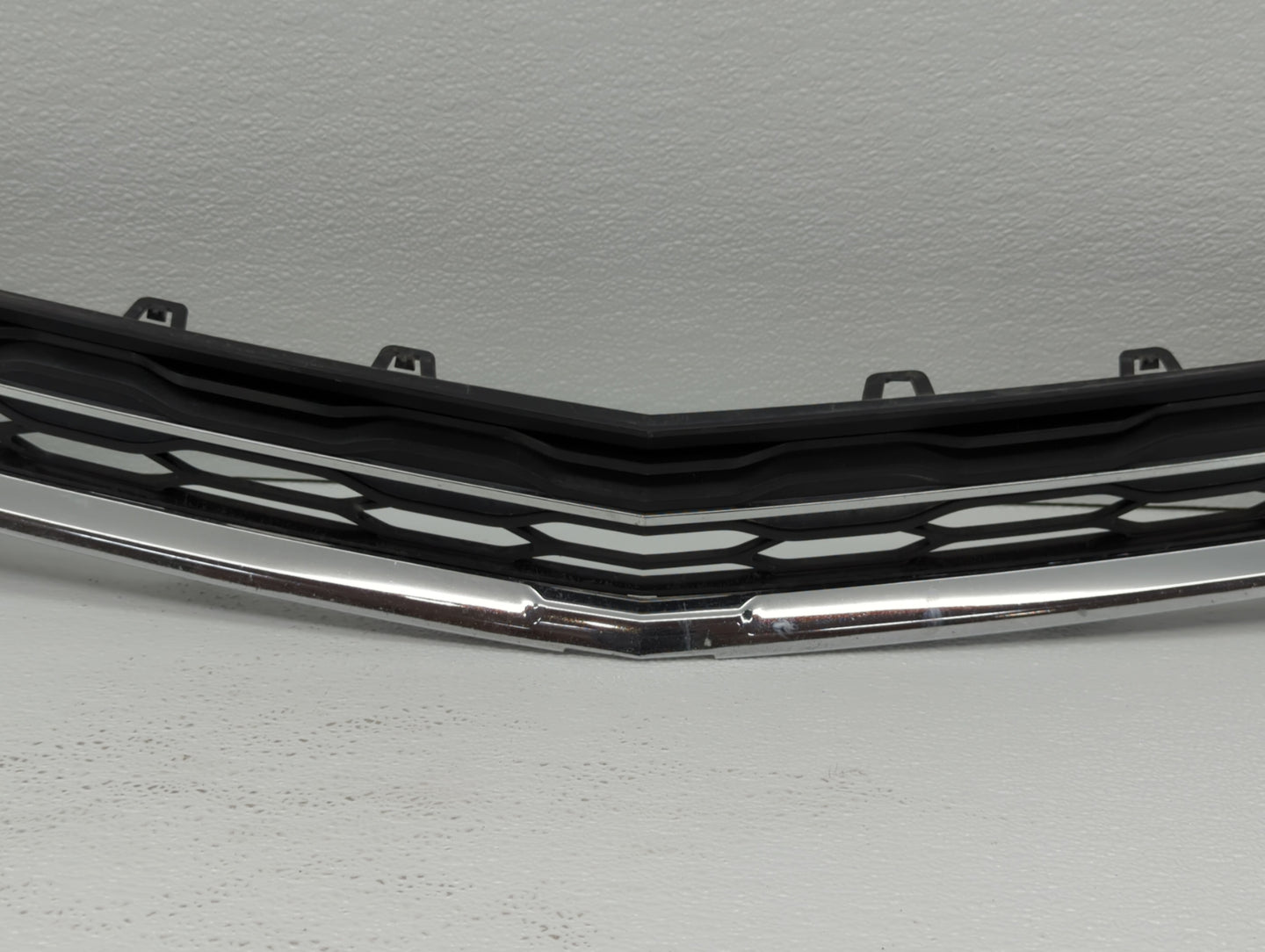2016-2018 Chevrolet Malibu Front Bumper Grille Cover - Oemusedautoparts1.com