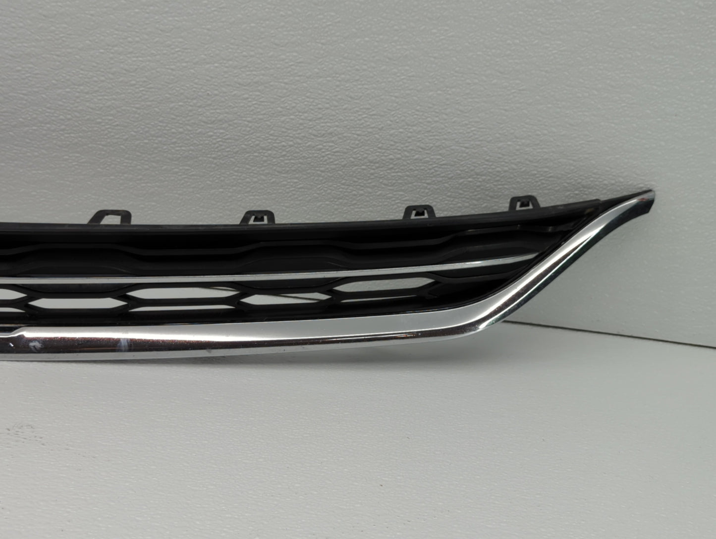2016-2018 Chevrolet Malibu Front Bumper Grille Cover - Oemusedautoparts1.com