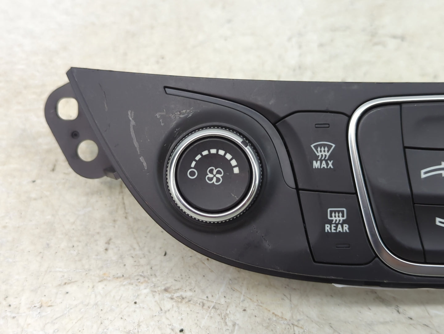 2018 Chevrolet Malibu Climate Control Module Temperature AC/Heater Replacement P/N:84426646 Fits OEM Used Auto Parts - Oemus