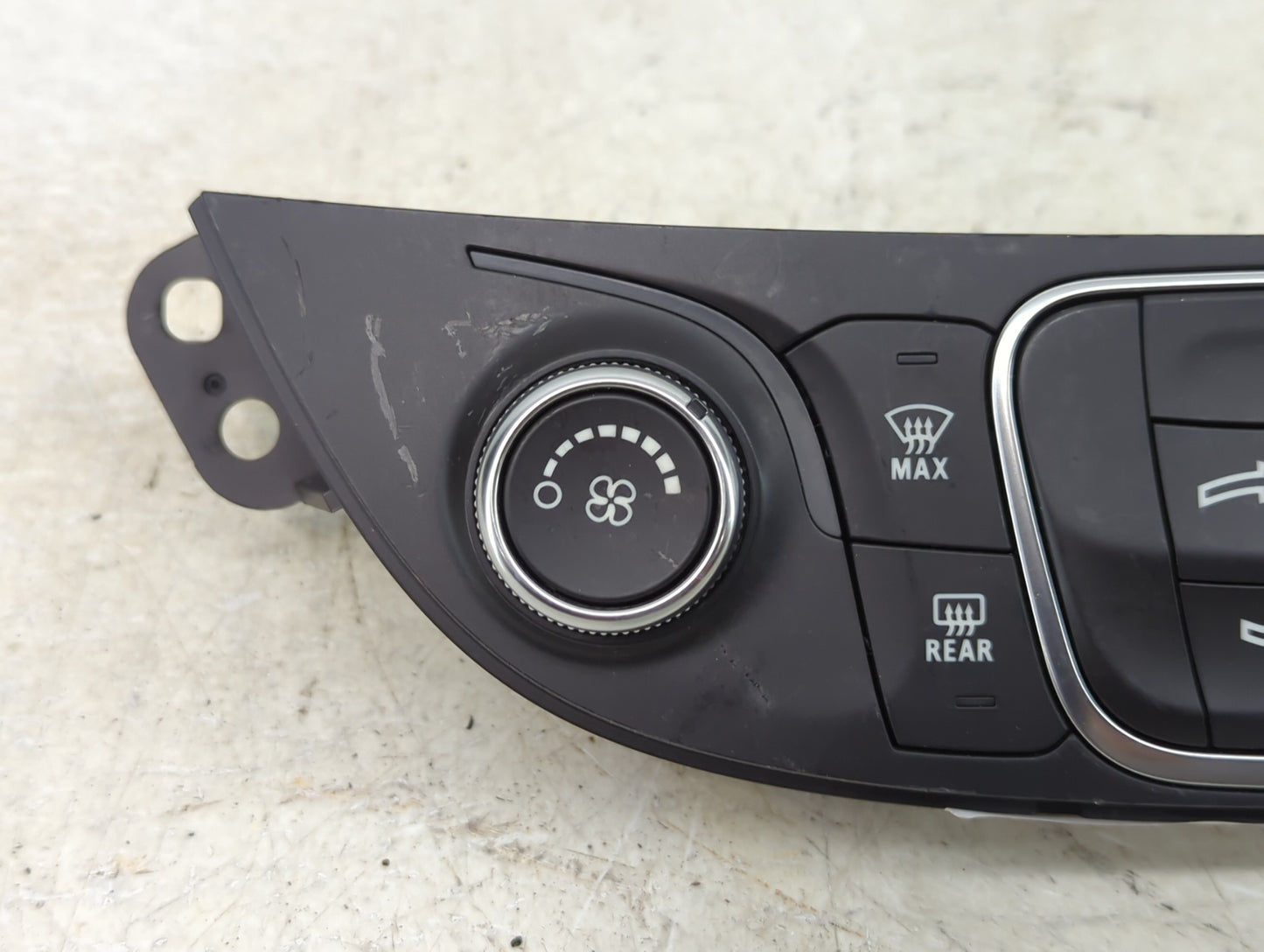 2018 Chevrolet Malibu Climate Control Module Temperature AC/Heater Replacement P/N:84426646 Fits OEM Used Auto Parts - Oemus