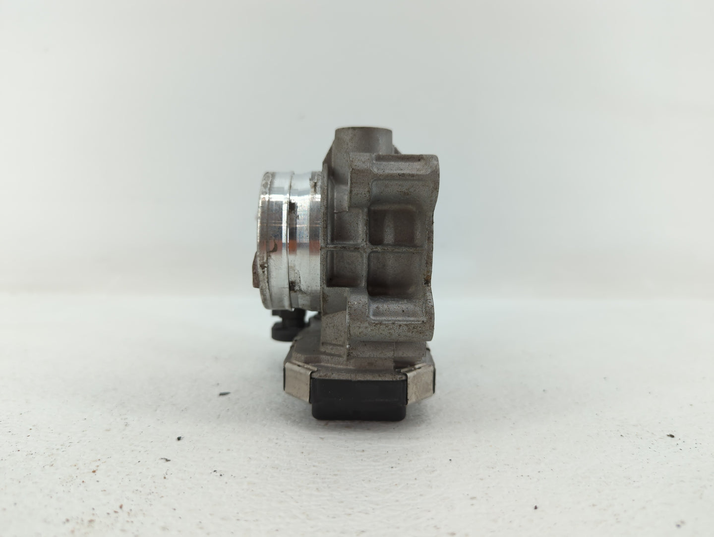 2016-2019 Chevrolet Malibu Throttle Body P/N:12671379AA Fits Fits 2016 2017 2018 2019 OEM Used Auto Parts - Oemusedautoparts
