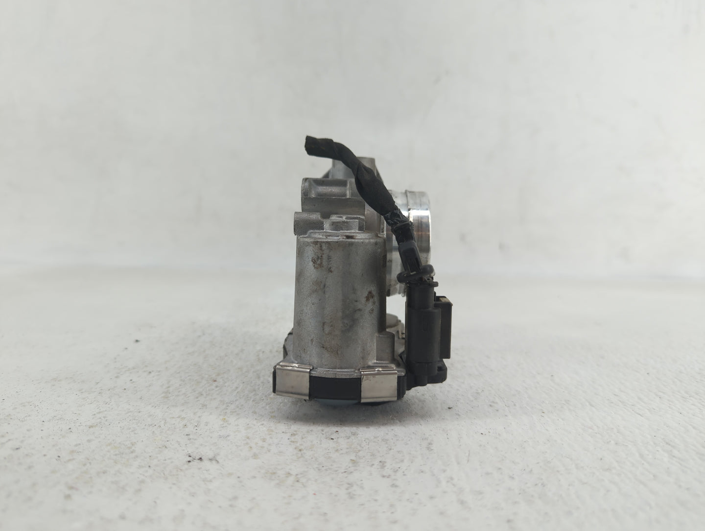 2016-2019 Chevrolet Malibu Throttle Body P/N:12671379AA Fits Fits 2016 2017 2018 2019 OEM Used Auto Parts - Oemusedautoparts