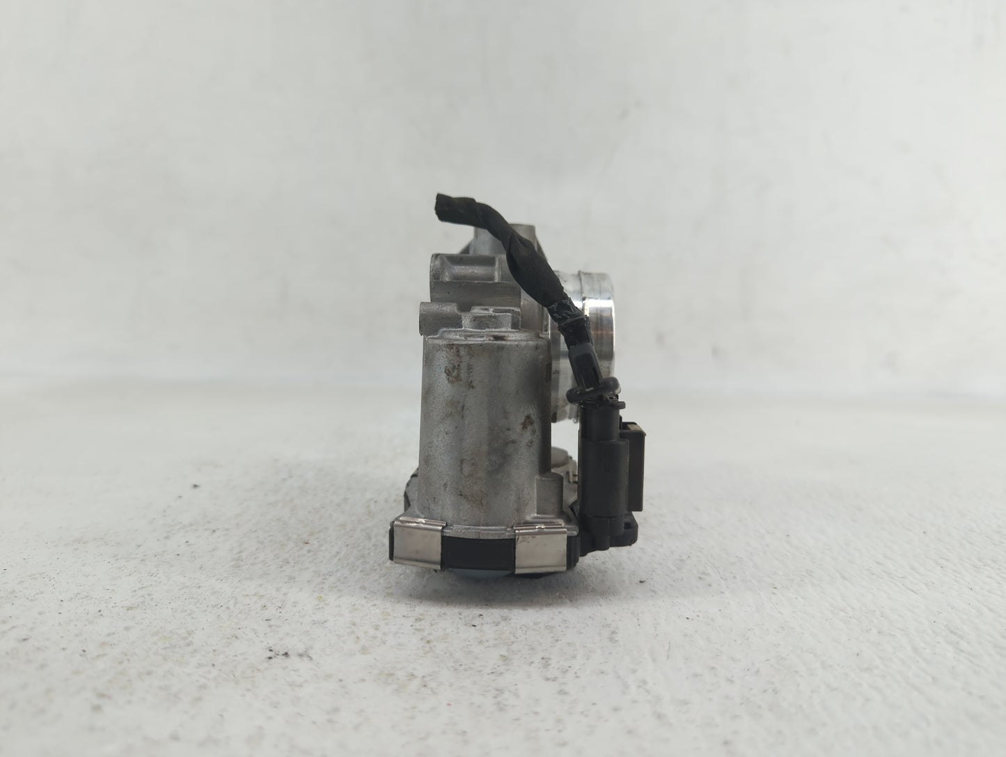 2016-2019 Chevrolet Malibu Throttle Body P/N:12671379AA Fits Fits 2016 2017 2018 2019 OEM Used Auto Parts - Oemusedautoparts